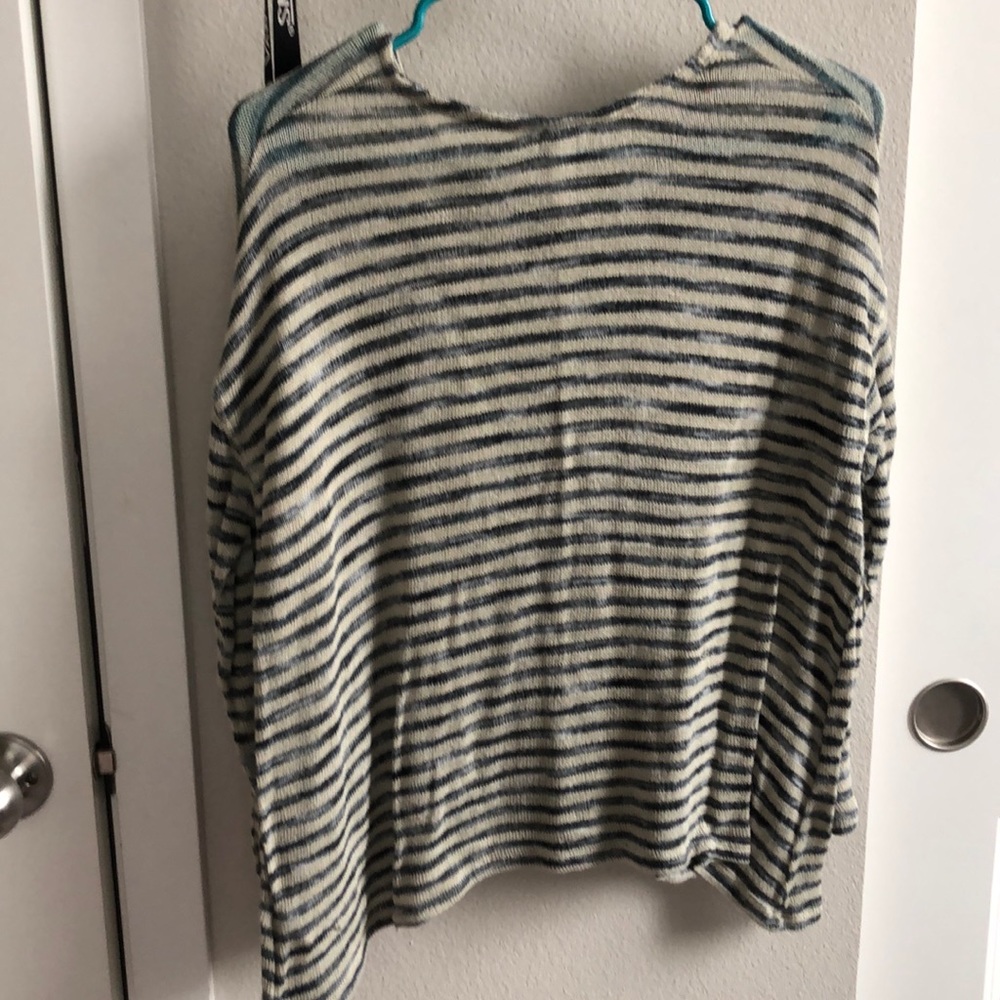 sweater - Picture 2 of 3